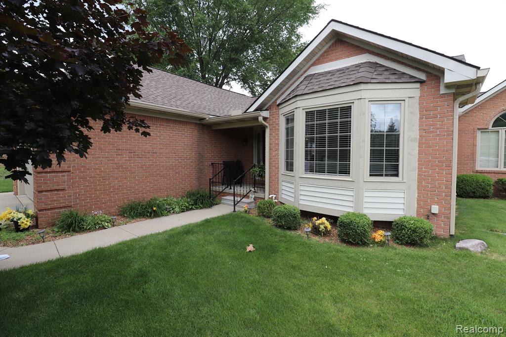 Orchard Lake Rd, Farmington Hills, MI 48334