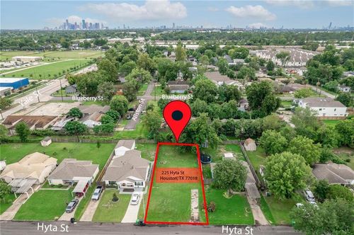 225 Hyta St, Houston, TX, 77018-5635 | Card Image