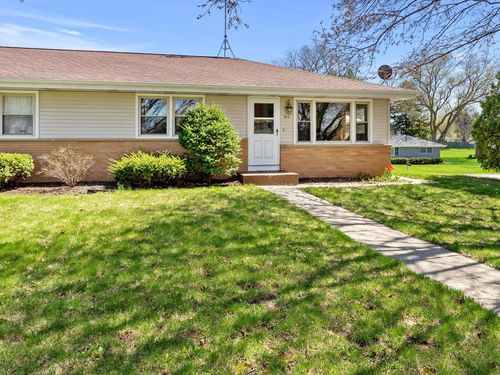 813 Riverview Drive Drive, Plymouth, WI, 53073 | Card Image