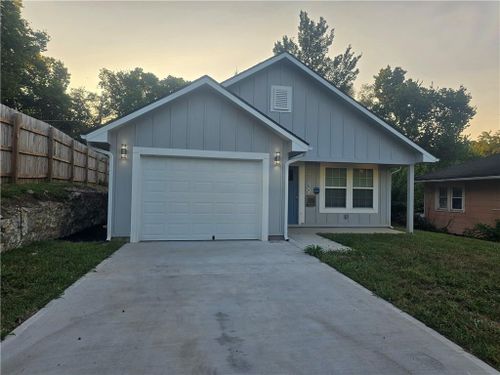 4939 Woodland Ave, Kansas City, MO, 64110-2363 | Card Image