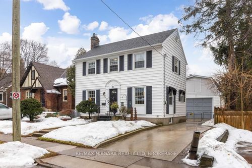 2 Gardiner Pl, St Catharines, ON, L2R1Y8 | Card Image