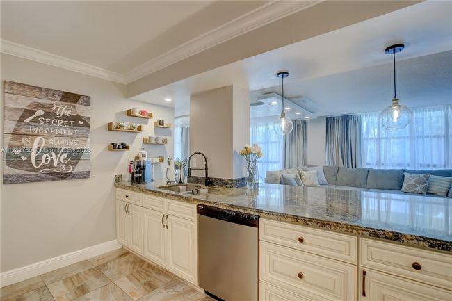 231 - 600 Parkview Dr, Condo with 3 bedrooms, 2 bathrooms and null parking in Hallandale Beach FL | Image 16