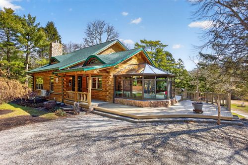 73 County Rd, Bourne, MA, 02532-3712 | Card Image