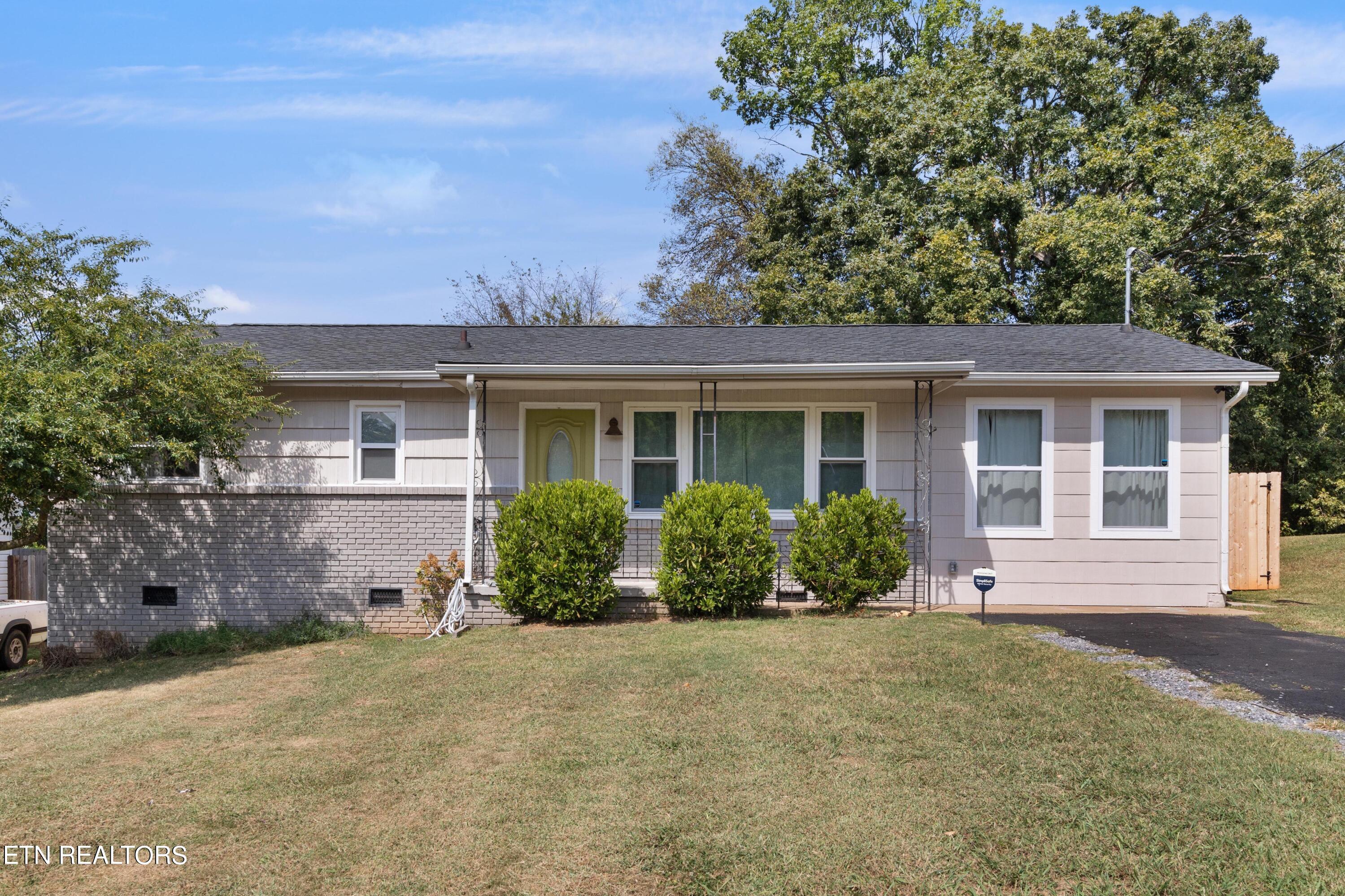 Gilbert Ln, Knoxville, TN 37920