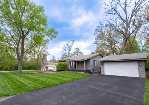 67 Honeysuckle Ln, Crystal Lake, IL, 60014-5023 | Card Image