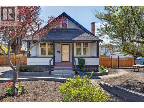 815 Lawrence Ave, Kelowna, BC, V1Y6M1 | Card Image