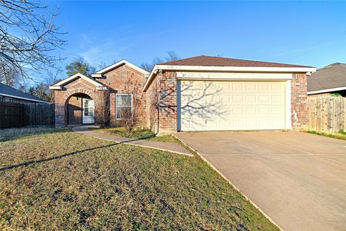 4545 Forest Glen Dr, Fort Worth, TX, 76119-6950 | Card Image