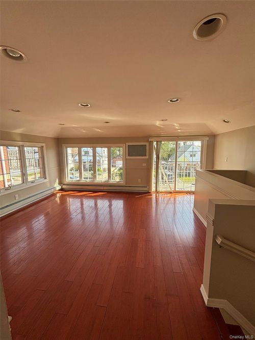 12032 201st St, Saint Albans, NY, 11412-3812 | Card Image