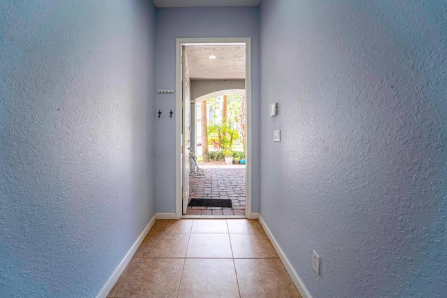 2177 Sw Cape Cod Dr, Condo with 3 bedrooms, 3 bathrooms and null parking in Port St. Lucie FL | Image 6
