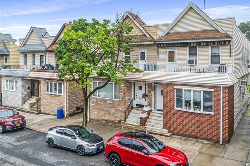 78 82nd St, Glendale, NY, 11385-7636 | Card Image