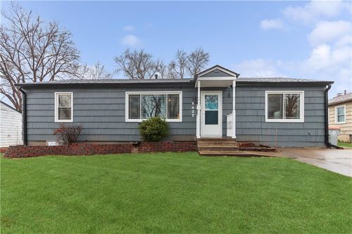 8422 W 69th Ter, Overland Park, KS, 66204-1219 | Card Image