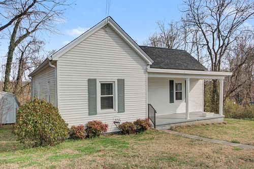 704 Fleming St, Columbia, TN, 38401-2864 | Card Image