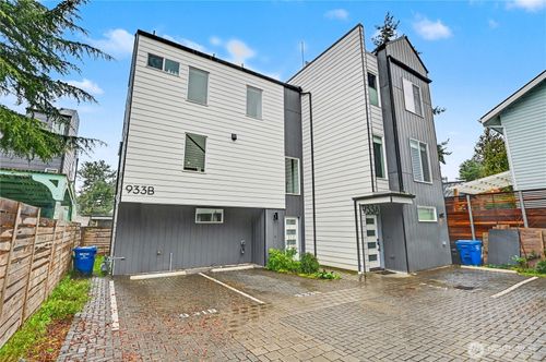b-933 N 91st St, Seattle, WA, 98103-3909 | Card Image