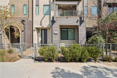 13225 Victory Blvd, Valley Glen, CA, 91401-2025 | Card Image