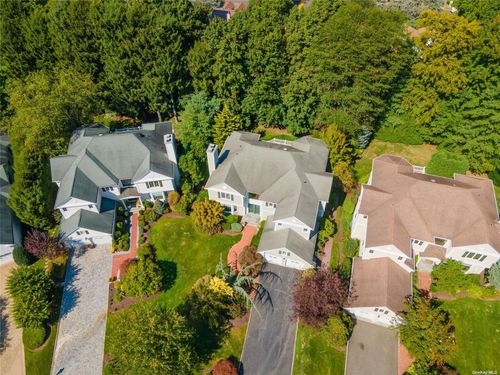 17 Rose Hill Dr, Manhasset, NY, 11030-3927 | Card Image