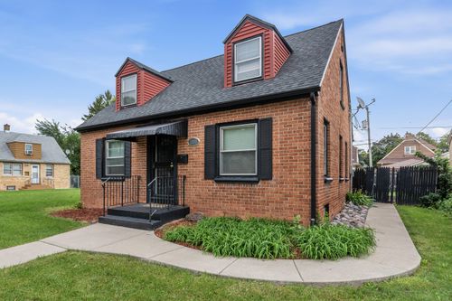 4530 N 42nd St, Milwaukee, WI, 53209-5826 | Card Image