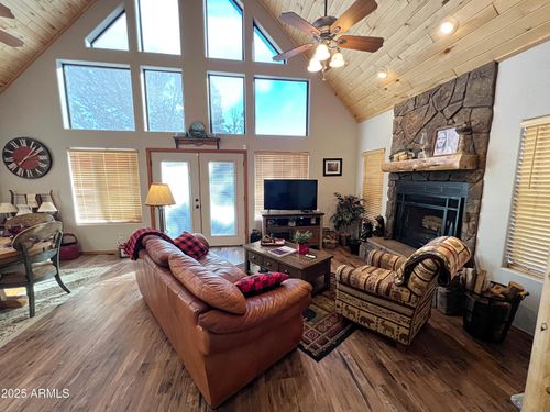 2240 Fairway Dr, Overgaard, AZ, 85933-3502 | Card Image