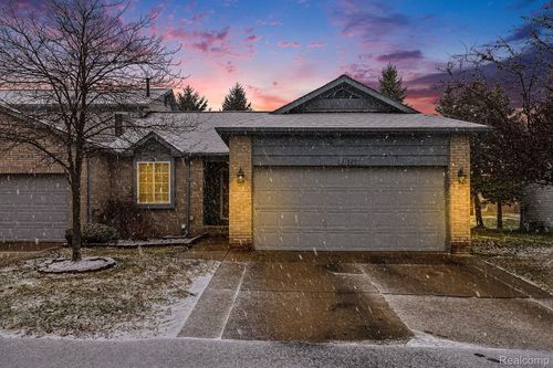 21920 Quail Ridge Dr N, Brownstown, MI, 48193-8453 | Card Image