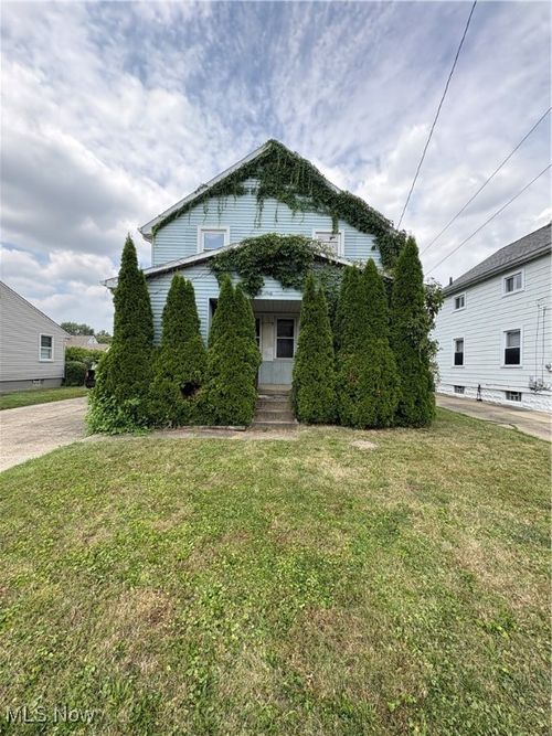 461 W Wilson St, Struthers, OH, 44471-1209 | Card Image