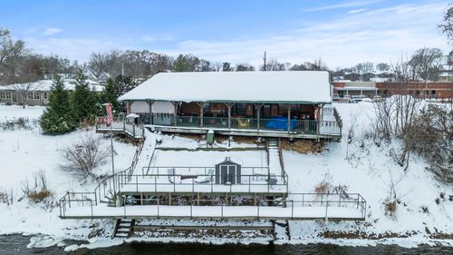 207 1st St, Oregon, IL, 61061-1833 | Card Image