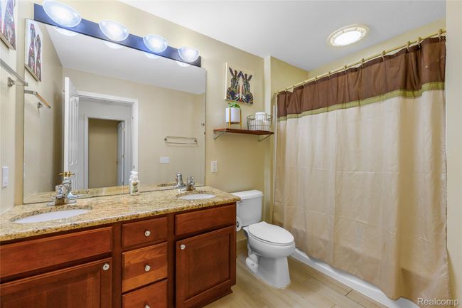 Full Bath | Image 33