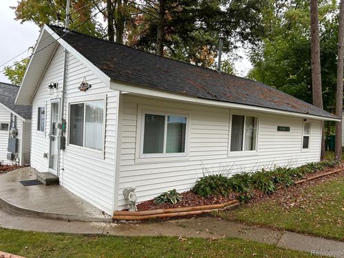 1249 N Crooked Lake Dr, Lake, MI, 48632-9090 | Card Image