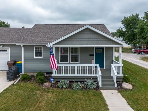 801 Thorn St, North Manchester, IN, 46962-1456 | Card Image