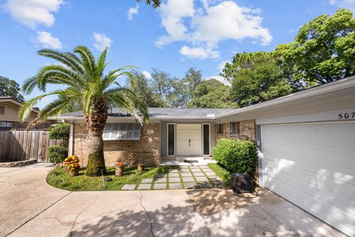 507 Amelia St, Fort Walton Beach, FL, 32547-3601 | Card Image