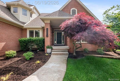 1902 Grayslake Dr, Rochester Hills, MI, 48306-3235 | Card Image