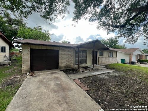 402 Michelle Dr, Converse, TX, 78109-1536 | Card Image