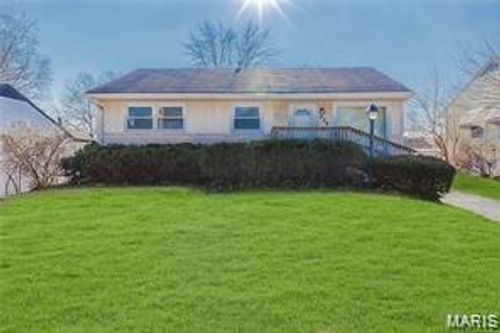 428 Macdougall Dr, Saint Louis, MO, 63137-3847 | Card Image
