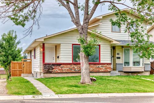 28 Berkley Close Nw, Calgary, AB, T3K1B3 | Card Image