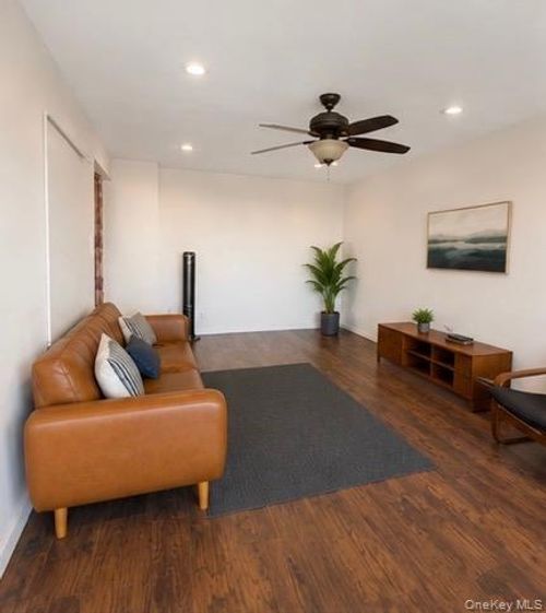 6h-86-16 60th Ave, Elmhurst, NY, 11373-5503 | Card Image
