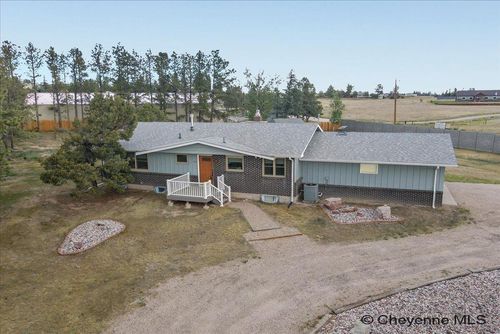 852 E Riding Club Rd, CHEYENNE, WY, 82009-8932 | Card Image