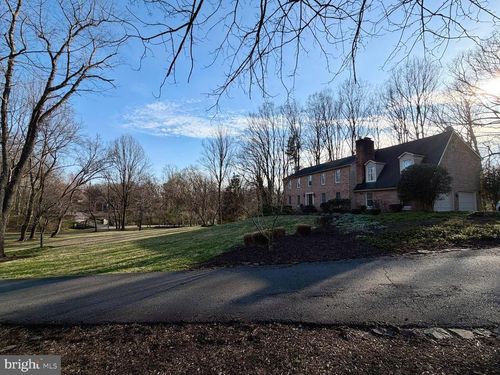 9701 Georgetown Pike, GREAT FALLS, VA, 22066-2618 | Card Image