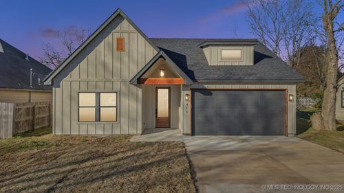 411 E Pine St, Skiatook, OK, 74070-2241 | Card Image