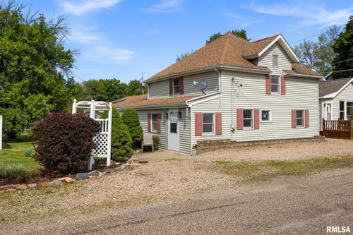 107 Spruce St, Delavan, IL, 61734-7511 | Card Image