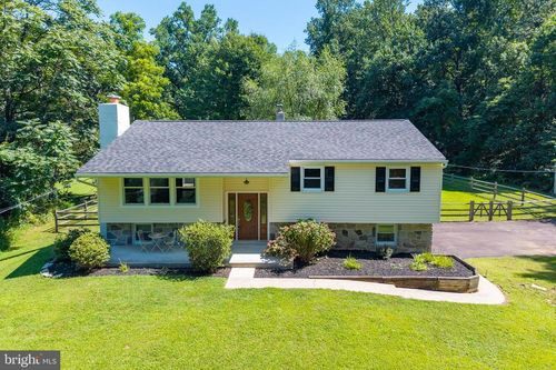 82 Mill Rd, SCHWENKSVILLE, PA, 19473-1449 | Card Image