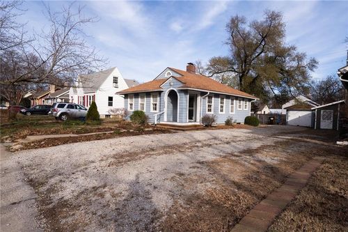 2028 New Hampshire St, Lawrence, KS, 66046-2948 | Card Image