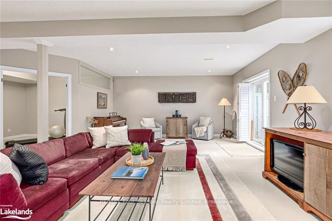 15 Westwind Dr, House attached with 4 bedrooms, 2 bathrooms and 2 parking in Collingwood ON | Image 34