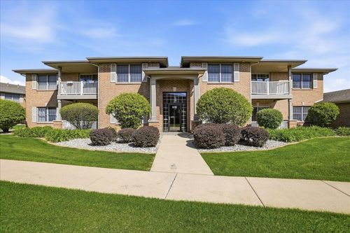 2b-9735 Wildwood Ct, Highland, IN, 46322-5549 | Card Image