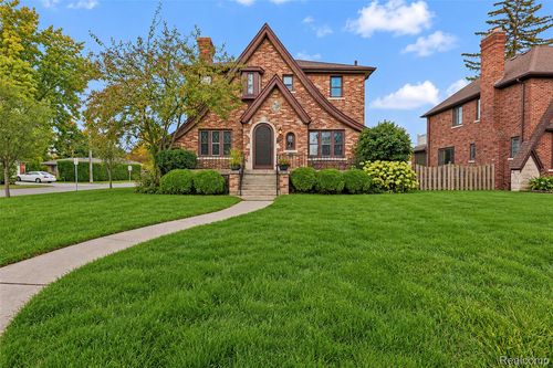 1305 Bedford Rd, Grosse Pointe Park, MI, 48230-1117 | Card Image