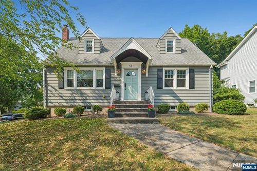 571 Laurel Rd, Ridgewood, NJ, 07450-5218 | Card Image