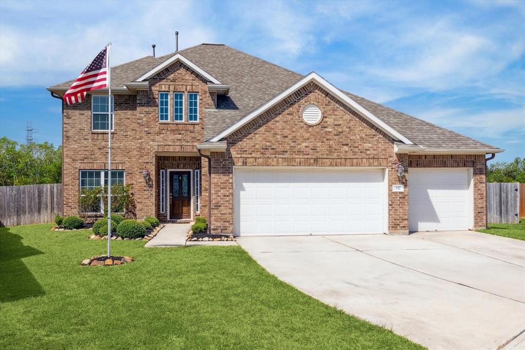 Burgundy Dr, Alvin, TX 77511
