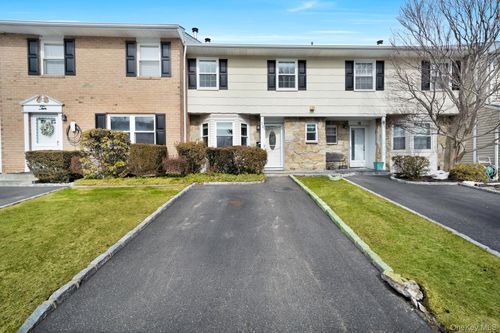 11 Manors Dr, Jericho, NY, 11753-1729 | Card Image