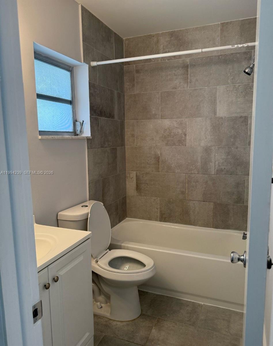 Residential Lease in Hollywood 2