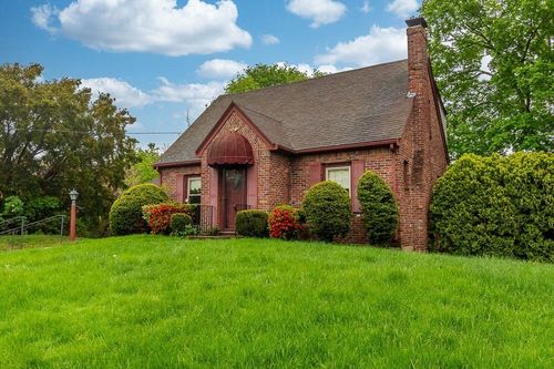 18 Winter St, Dedham, MA, 02026 | Card Image