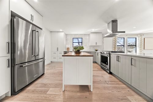 7702 Wynne Ln, Austin, TX, 78745-6248 | Card Image