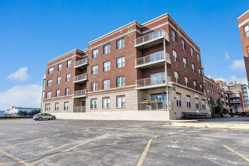 b307-118 S Washington Street, GREEN BAY, WI, 54301 | Card Image