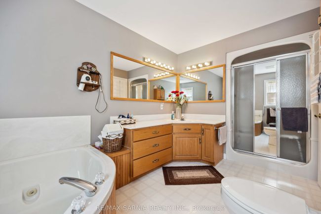 35 Frances Dr, House other with 6 bedrooms, 3 bathrooms and 4 parking in Forest ON | Image 19
